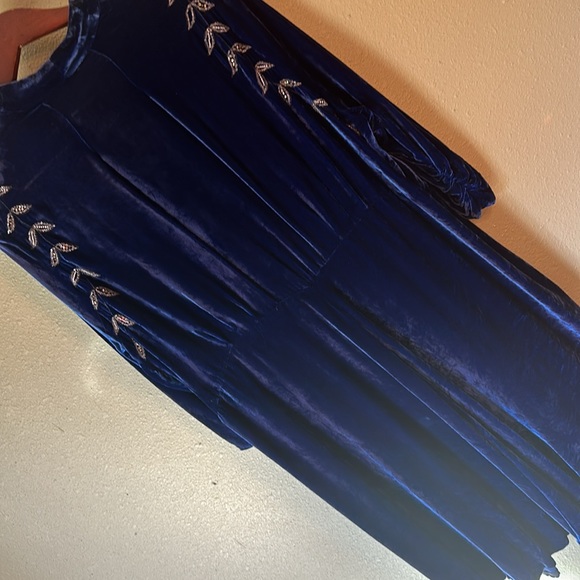 Hand sewn hand beaded vintage velvet silk dress - Picture 5 of 8